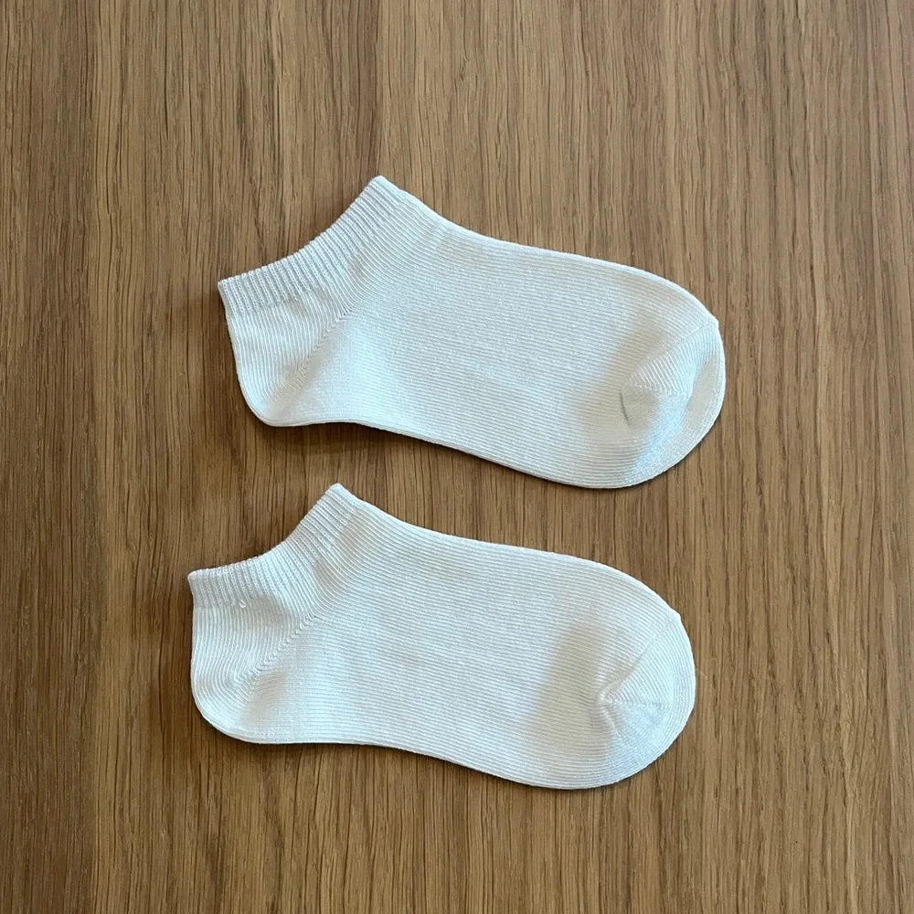 H&M, kids 2-pack of ankle cotton socks,  black and white size 8-9.5